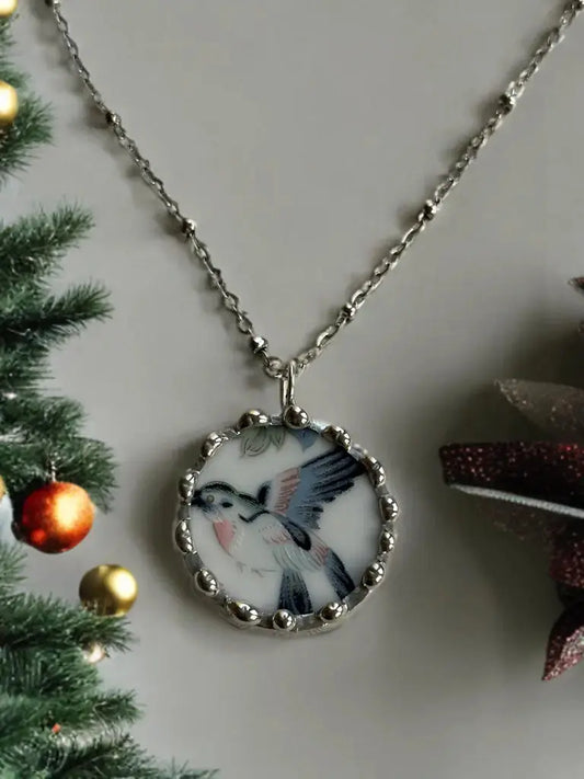 🌿 Hummingbird Round Vintage Ceramic Necklace (Upcycled Porcelain)